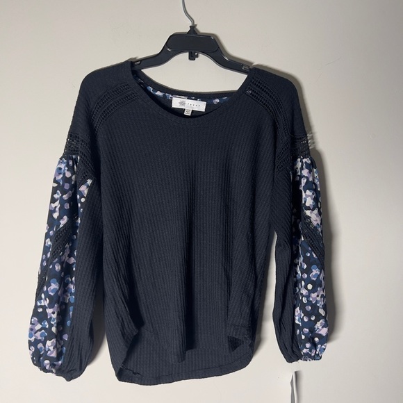 Fever Bell Sleeve Top FEVER
Woven Sleeve Waffle Top size XS - Picture 4 of 5